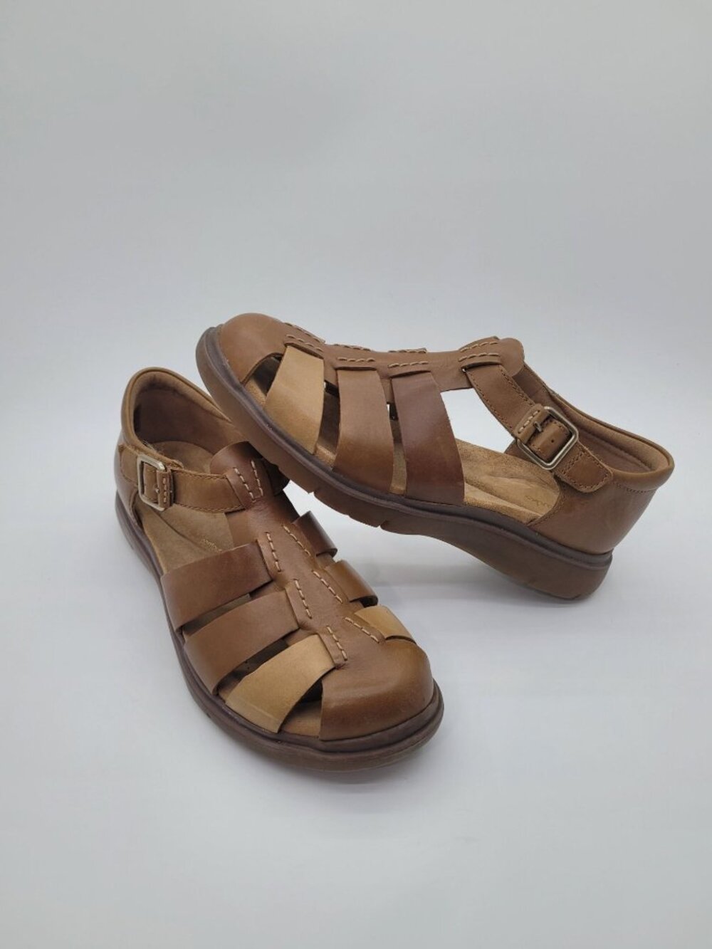 Pristine Clarks Certina Sun Tan Brown Leather Fisherman Sandal Women's Size 7